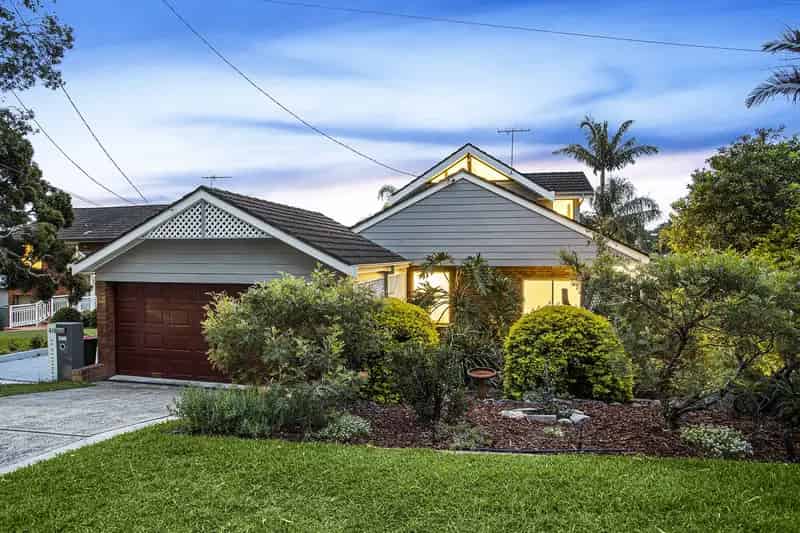 Spacious Entertainer's Home with Waterfront Access