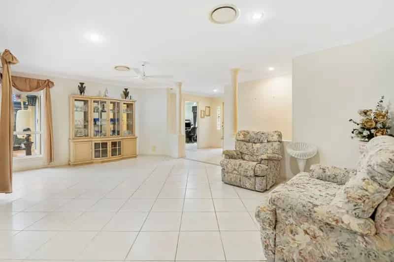 Lifestyle and Opportunity await in Desirable Burleigh Waters