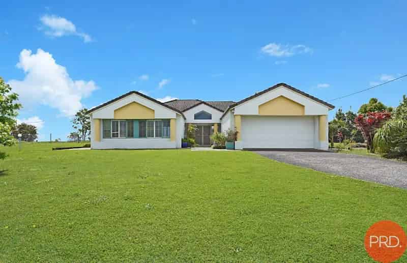 2.5 ACRES - STYLISH WITH VIEWS