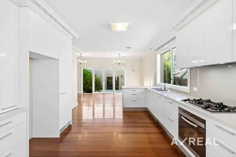 2 rooms house of 402 m² in Melbourne