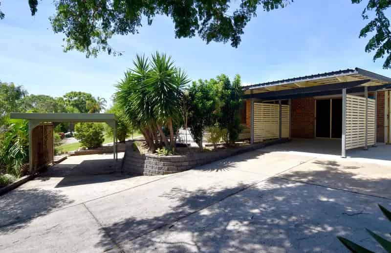 Home with a Pool and a SHED !