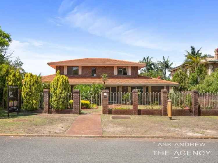 Grand 5-Bedroom Family Home Near Len Shearer Reserve