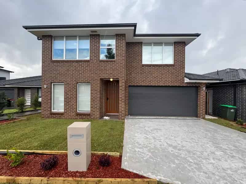 Real Estate For Lease - 21 Castleton Crescent - Airds , NSW