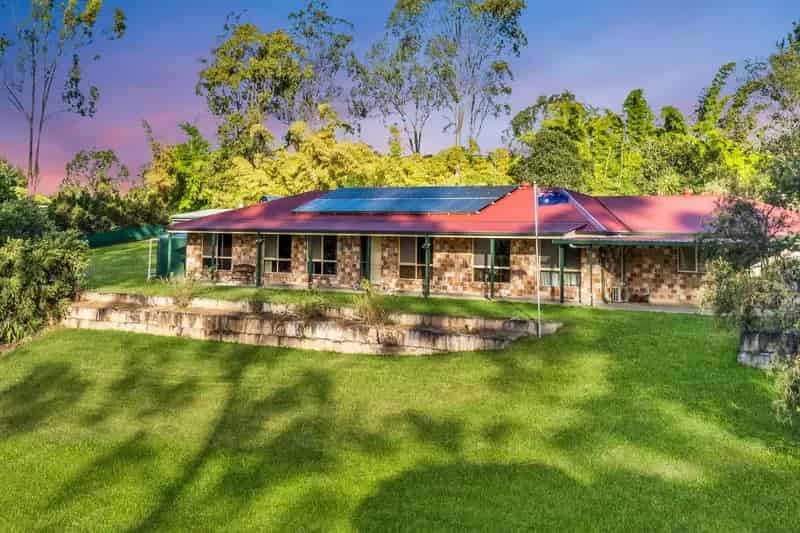BEAUTIFUL ACERAGE LIFESTYLE PROPERTY