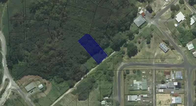 Buy block of land in a quiet area with stunning views and potential