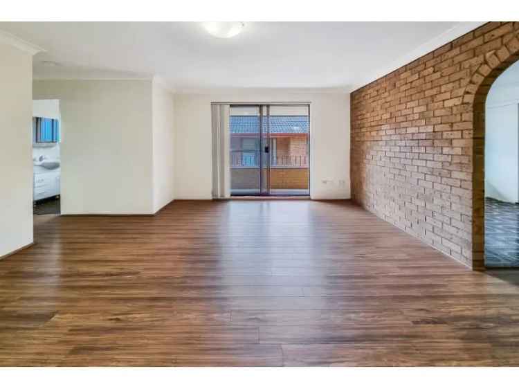 Fully Renovated 2 Bedroom Apartment With Tandem Garage