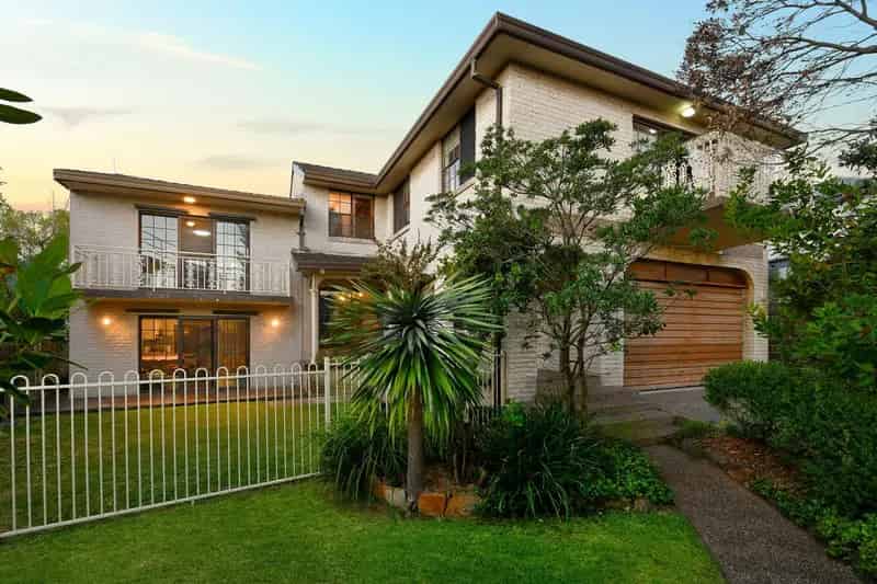 Prime Renovation or Development Opportunity in Coveted Parkside Cul-De-Sac on 634m2 block with 15.1m Frontage