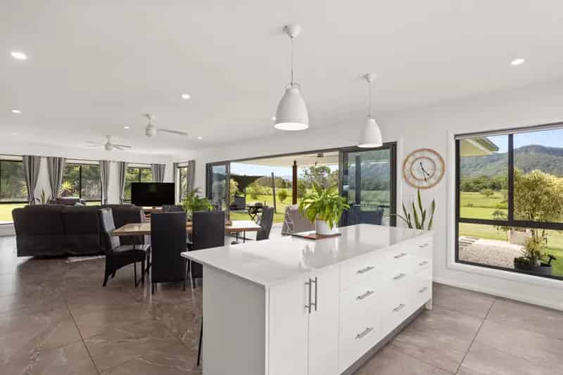 Modern Elegance with Breath-taking Escarpment Views