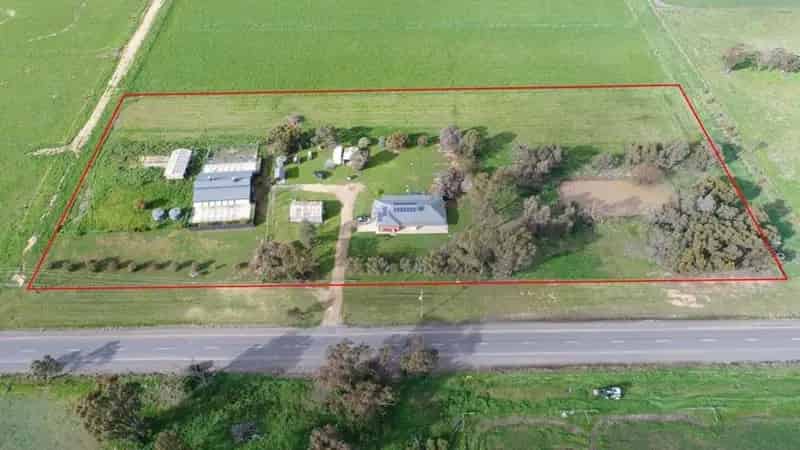 Buy Rural Property with Dog Boarding Kennel in Waaia Victoria