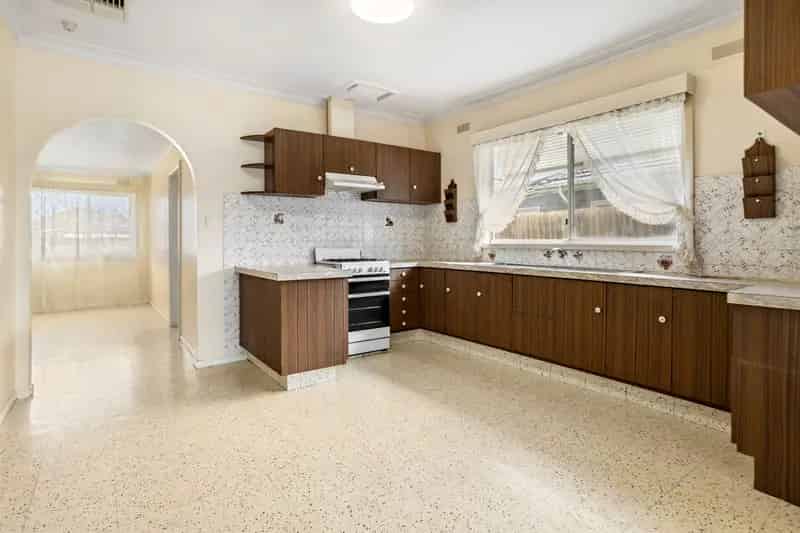 Buy House in RGZ with Development Potential Sunshine North