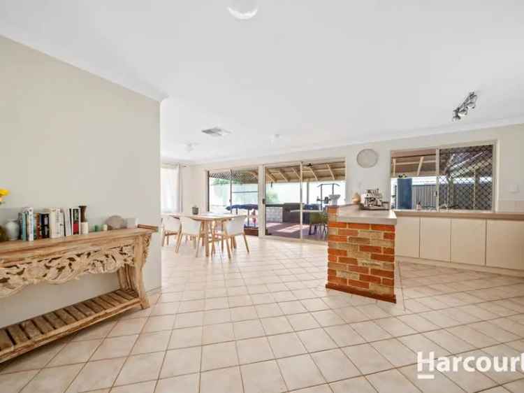 Family Home in Halls Head - 3 Bedrooms, 700sqm Block