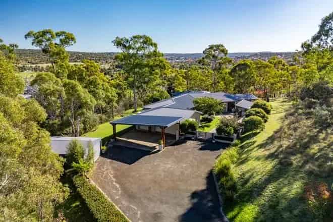 House For Sale , 10, Elowera Road, Armidale, New South Wales
