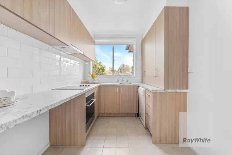 Top-Floor Apartment in Prime Hawthorn Location