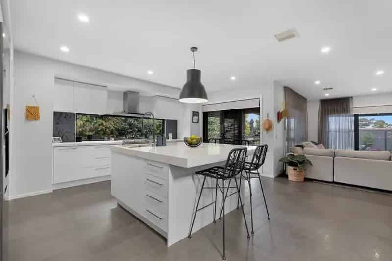 Buy House in Werribee with Luxury Features and Convenient Amenities