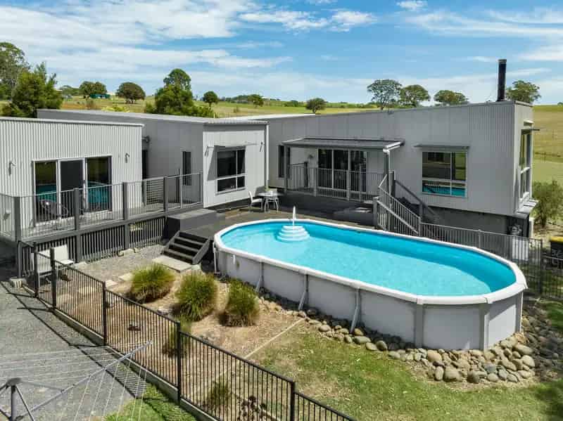 buy land country living Nowra with spacious four bedroom residence