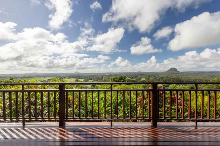 Eyrie Noosa Hinterland Rainforest Retreat - Luxury 3 Bedroom Home