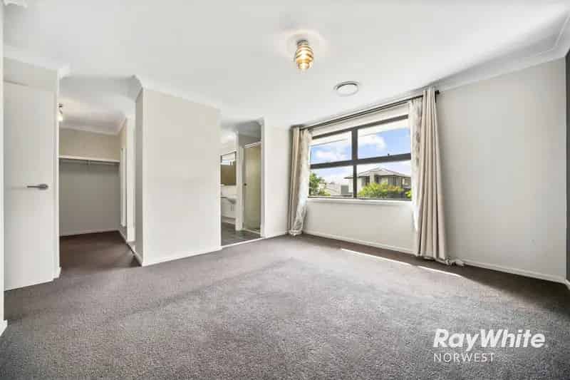 Spacious 5-Bedroom House in North Kellyville