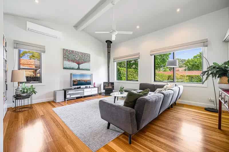 For Lease Double Brick Residence in Killara with Pool and Garden