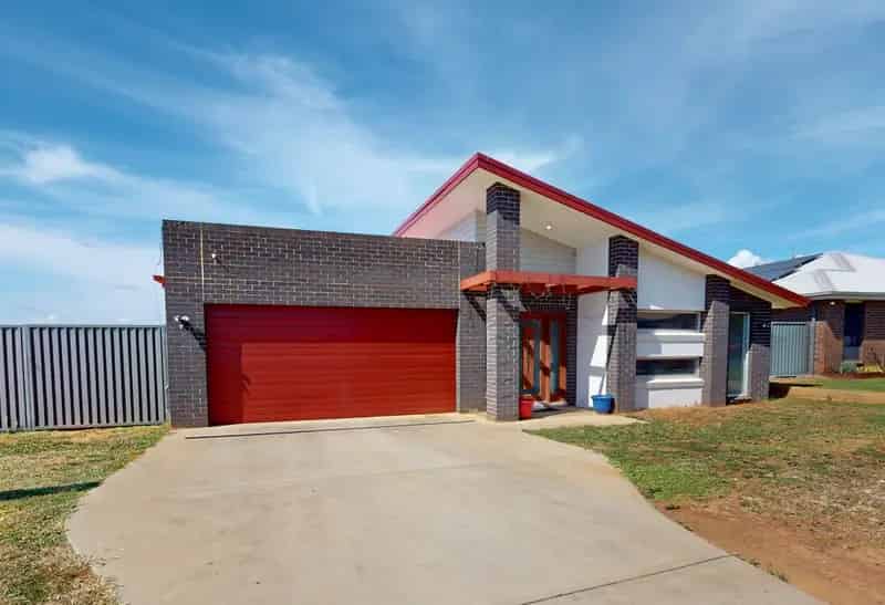 Spacious Surprise! Perfect for Families or Smart Investors