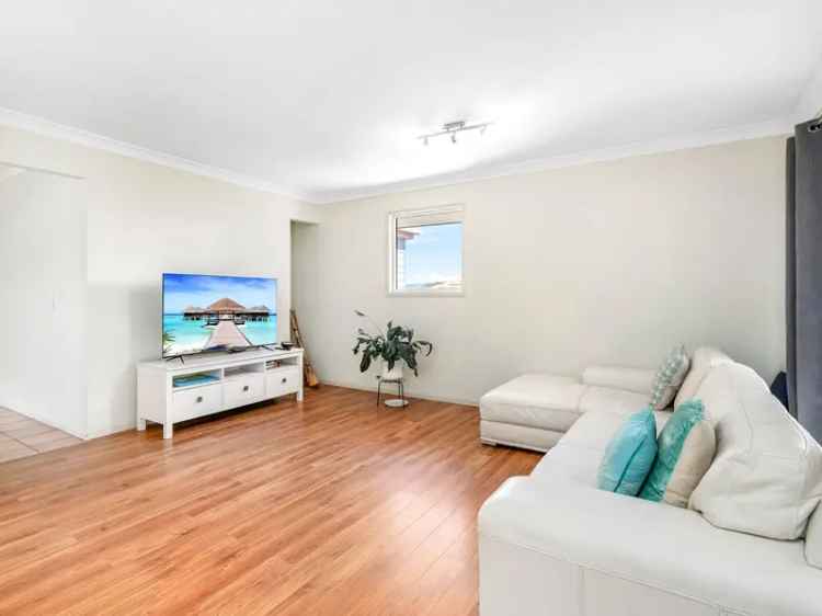 Tugun Brick Home: Coastal Living Made Easy