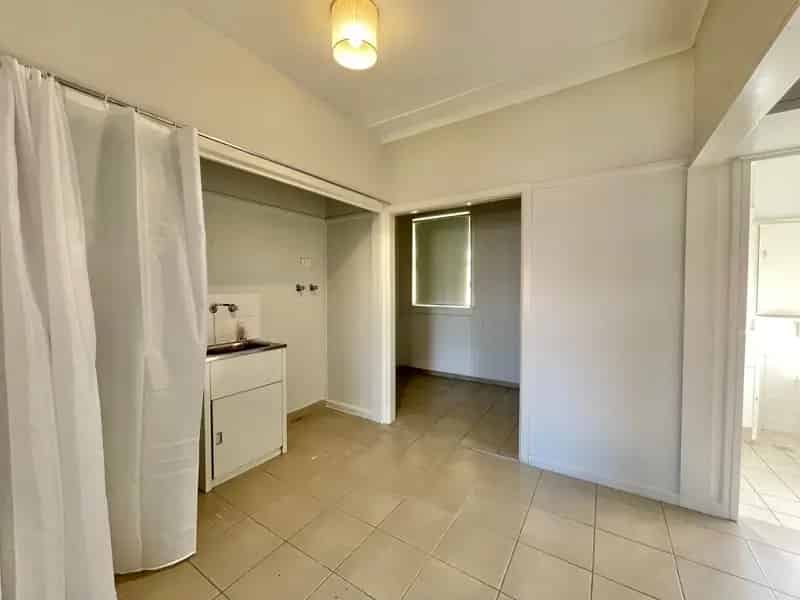 24 Spring Street, Forbes NSW 2871 - House For Lease