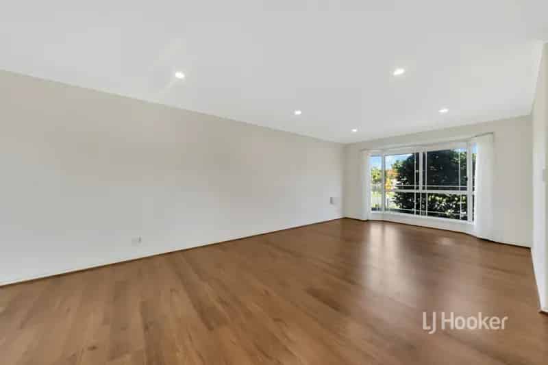 Buy block of units in Edithvale with 2 bedrooms and modern kitchen