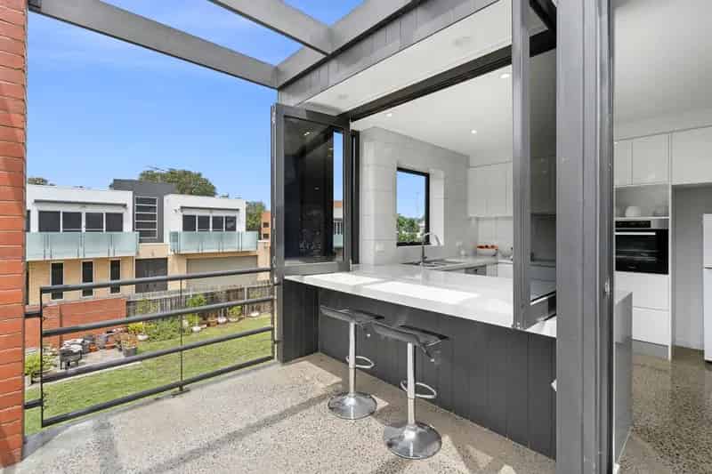 Buy Beachfront House in Portarlington with Modern Elegance