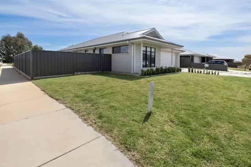 Family buy home in elegant design with open plan living and modern features