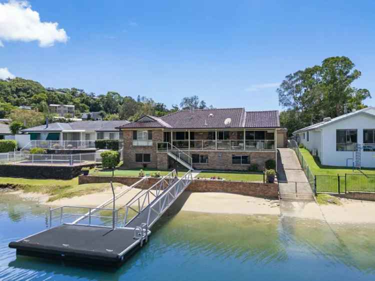 Waterfront Retreat with Private Jetty and Boat Ramp