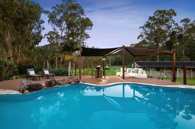 Acreage Living at Its' Finest!