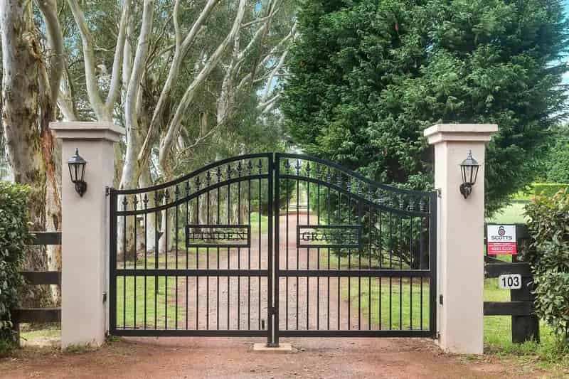 LINDEN GRANGE - Stunning rural property on two separate titles with views.