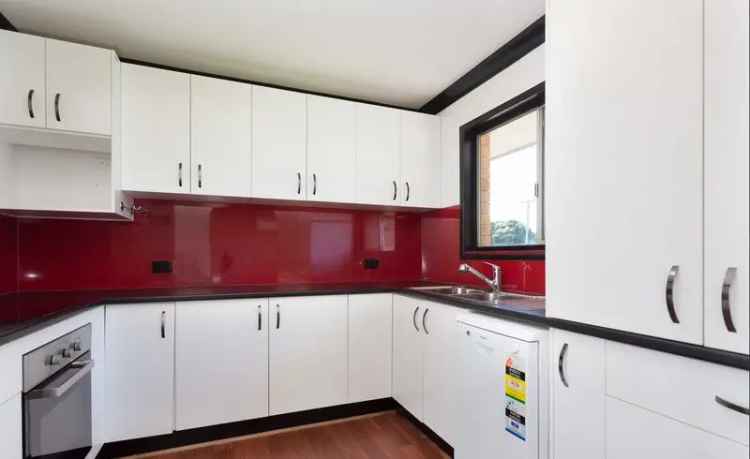 Lease Spacious Family Home in Browns Plains with Modern Features