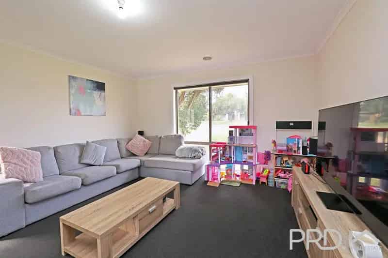 3 BEDROOM FAMILY HOME