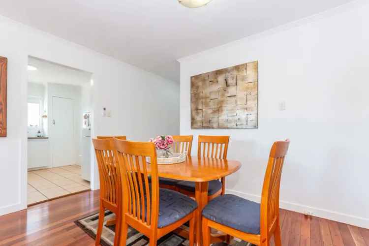 Gorgeous Furnished Redcliffe Home 3 Beds