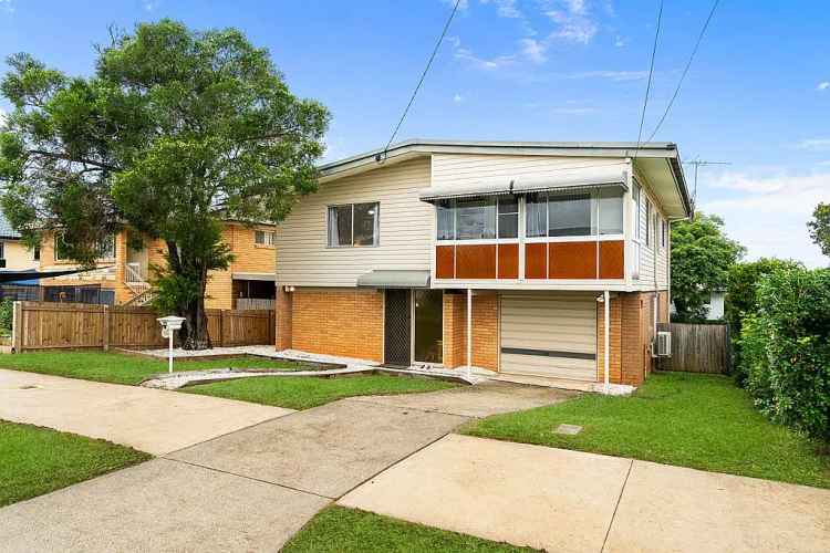 Lease House in Strathpine with Spacious Living and Yard