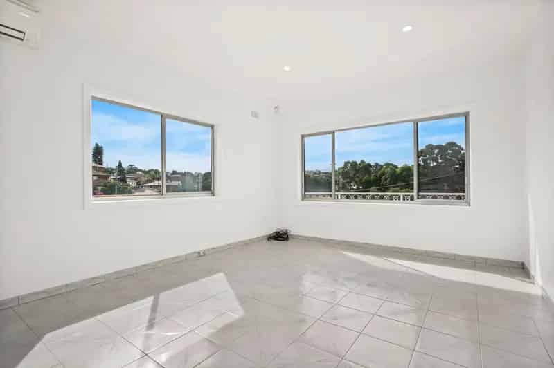 Real Estate For Lease - 24 Denise Street - Lake Heights , NSW