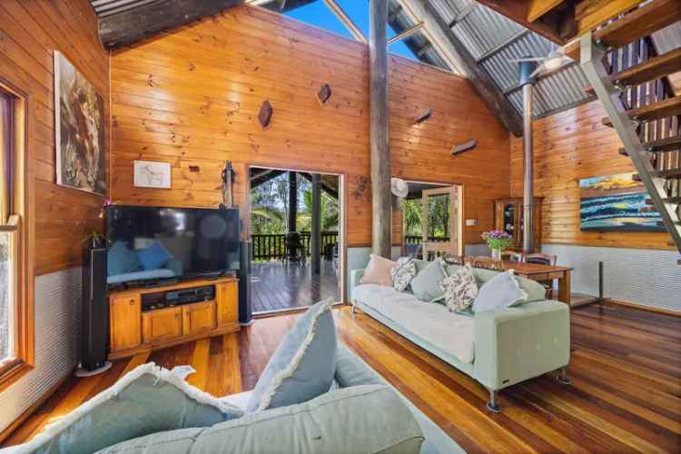 Noosa Hinterland Retreat: Nature & Comfort Combined