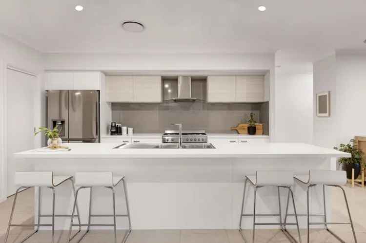 Lease Contemporary Home with Pool and Modern Amenities in Oran Park