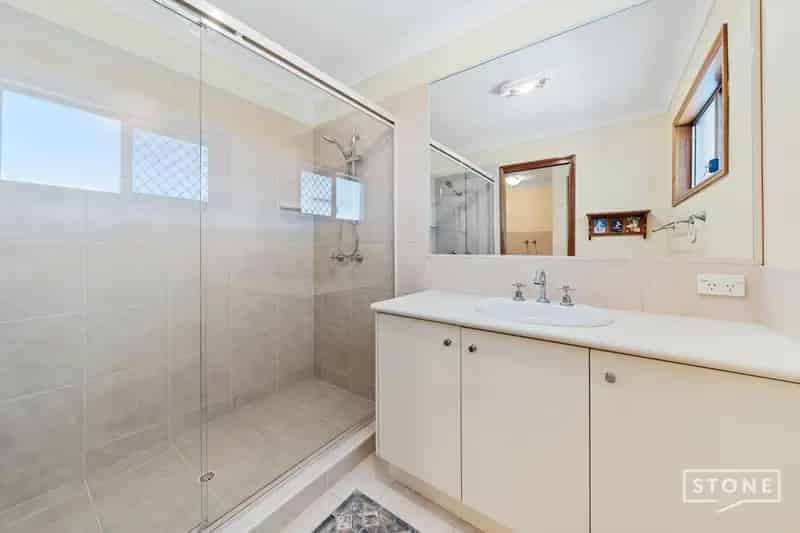 House for Lease in Eagleby with Spacious Kitchen and Air Conditioning