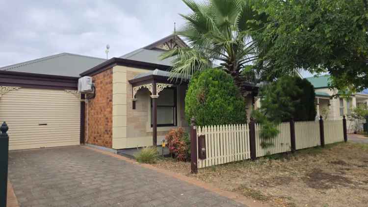 Charming Cottage in Mawson Lakes