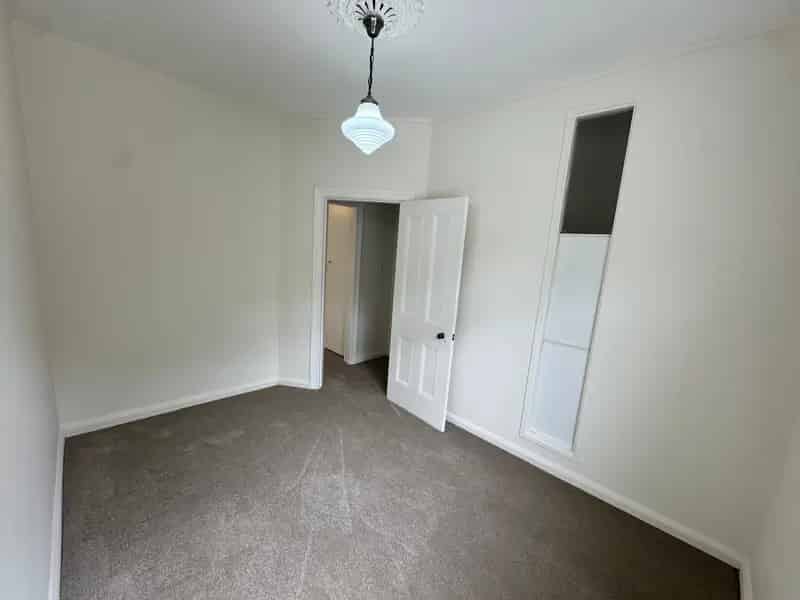 Renovated Bright and Sunny Townhouse Minutes to Edgecliff Station and Shops!