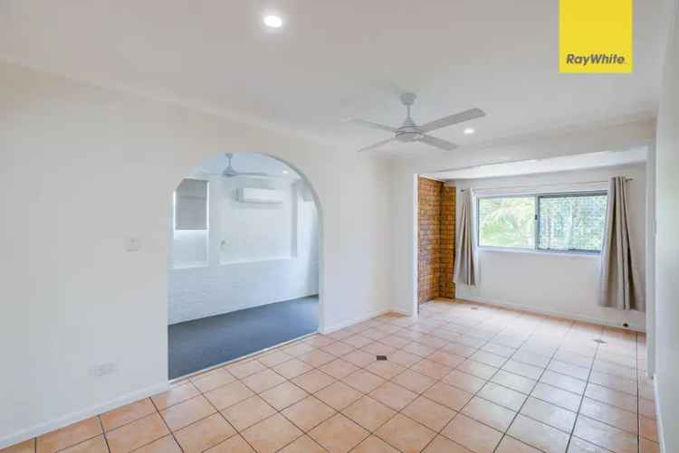 Rent family home in Springwood with modern amenities and outdoor space