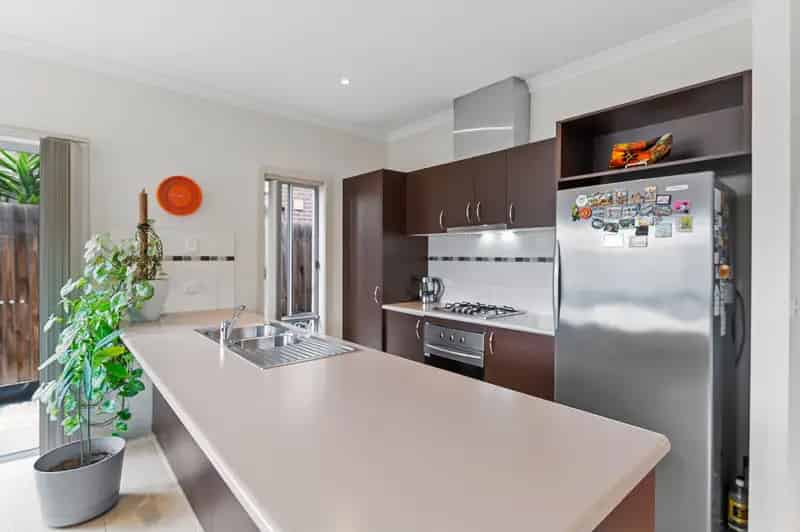Large Family Home in Mill Park Lakes Estate