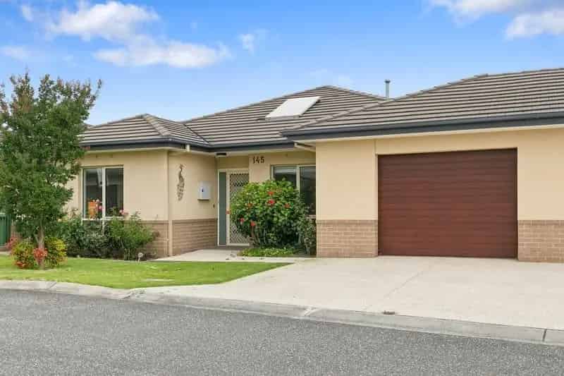 House For Sale , 72, Kangan Drive, Melbourne, Victoria