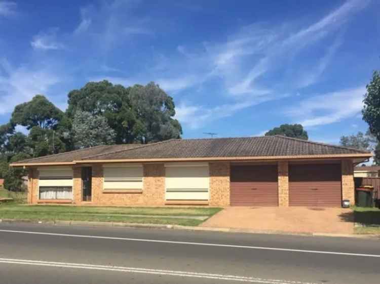 3 Bed House Narellan Vale NSW - New Kitchen & AC