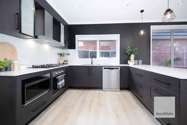 Modern 4-Bedroom Townhouse - Low Maintenance Living