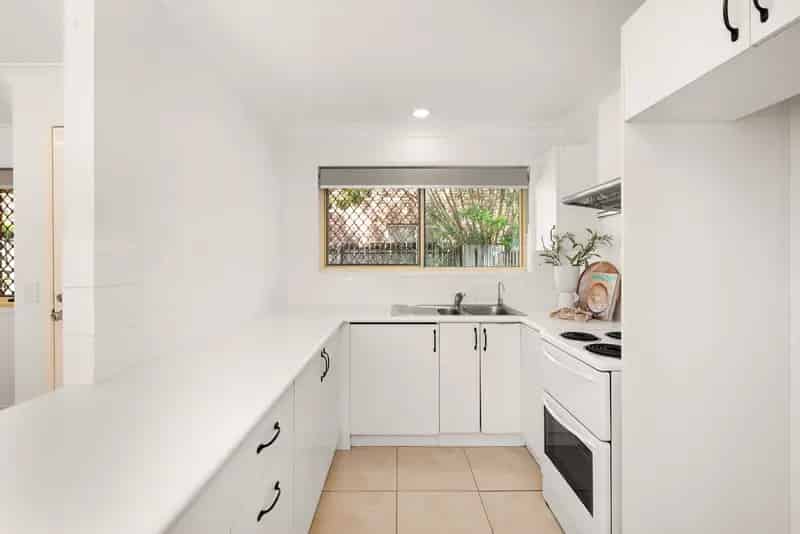 Immaculate lowset villa with huge north-facing living and garden spaces