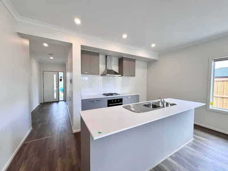 Buy House in Werribee with 4 Bedrooms and Spacious Living Areas