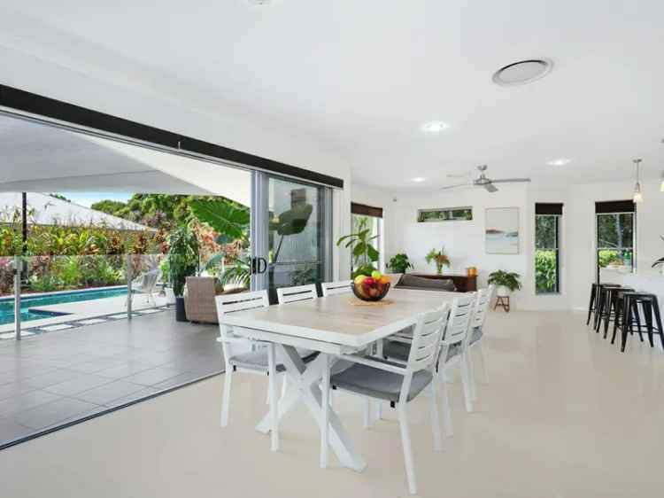 Family Oasis near Kawana Forest Reserve 4 Beds Pool 893sqm