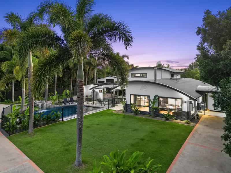 Stunning Family Oasis Buy House Beerwah 4 Bedrooms Pool and Shed